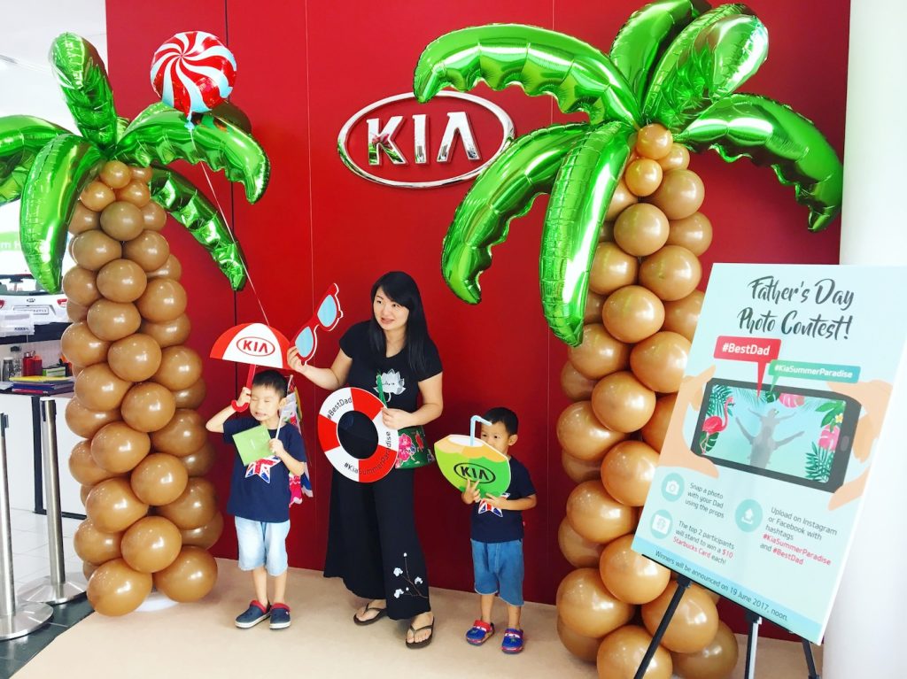 Balloon Coconut Tree Sculpture