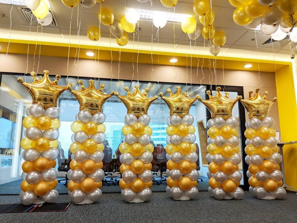 Balloon Crown Columns
