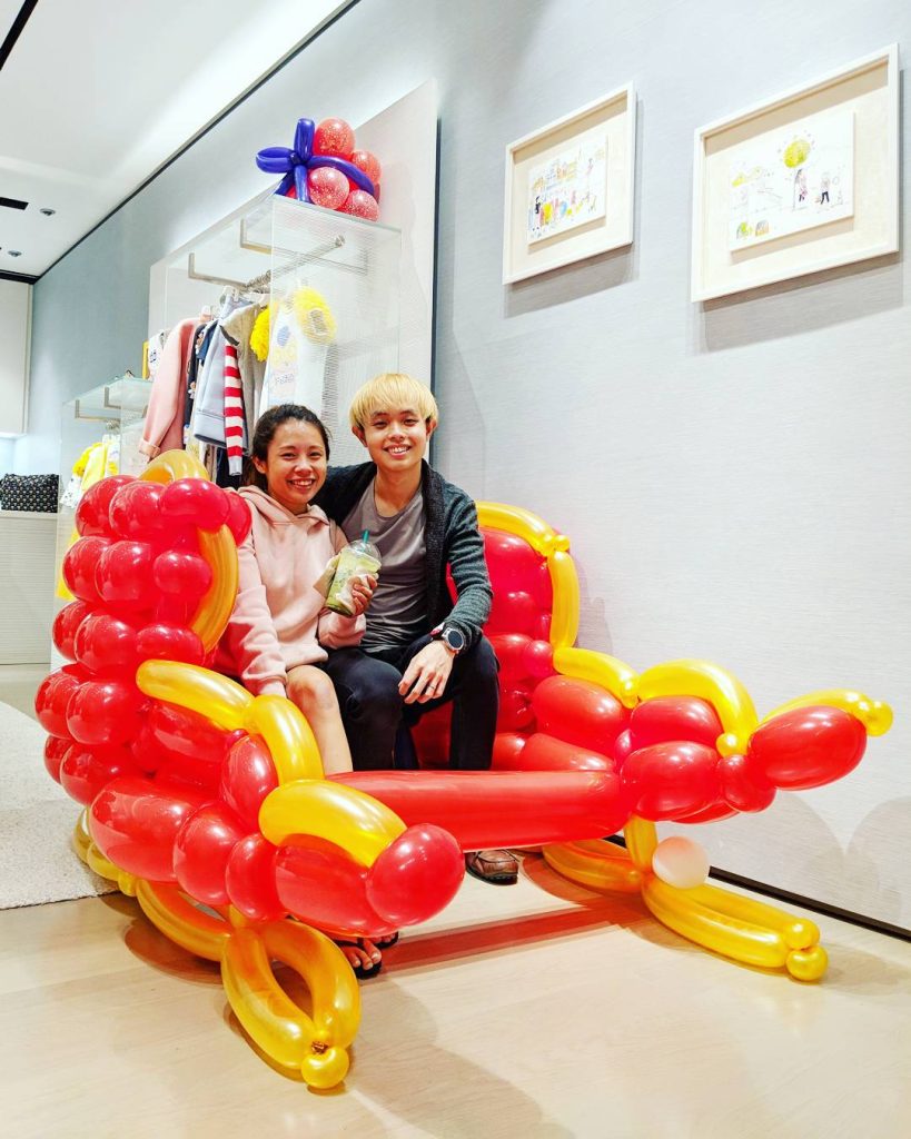 Balloon Sleigh Sculpture