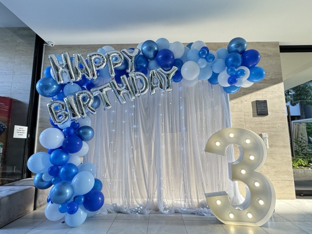 foil balloon garland