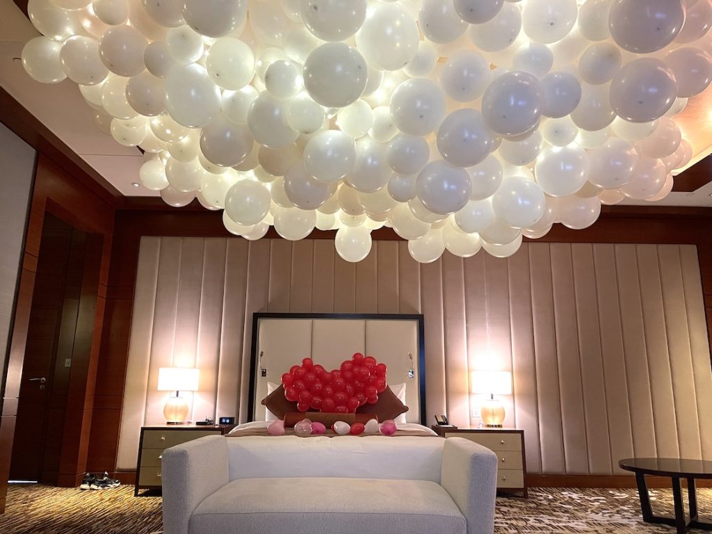 Lighted Balloon Cloud Decoration