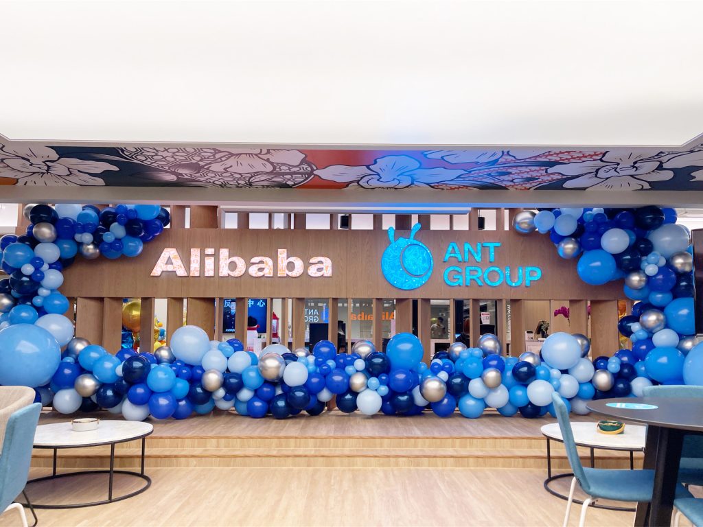 Blue Coral Organic Balloon Garland scaled