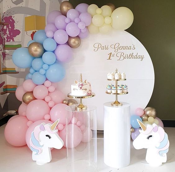 Pastel Organic Balloon Garland with Customised Round Board