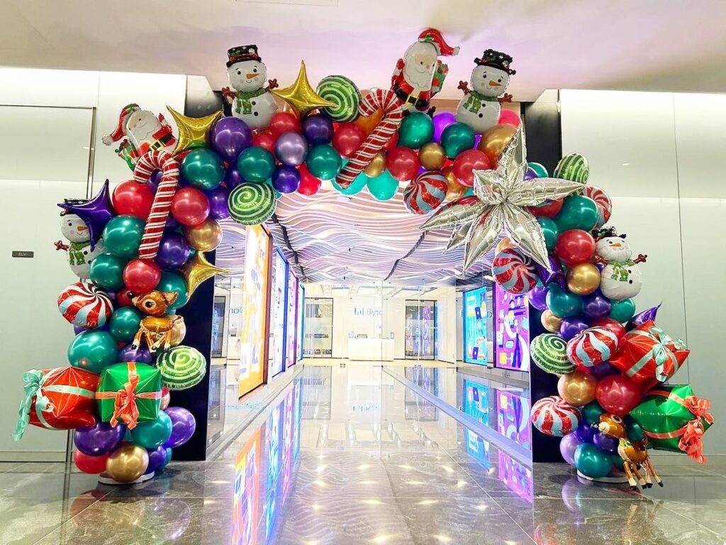 Christmas theme balloon arch
