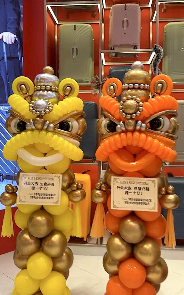 Congratulatory Lion Head Balloon Sculpture Singapore