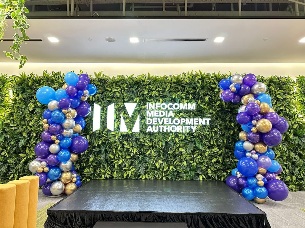 Organic balloon columns for rent