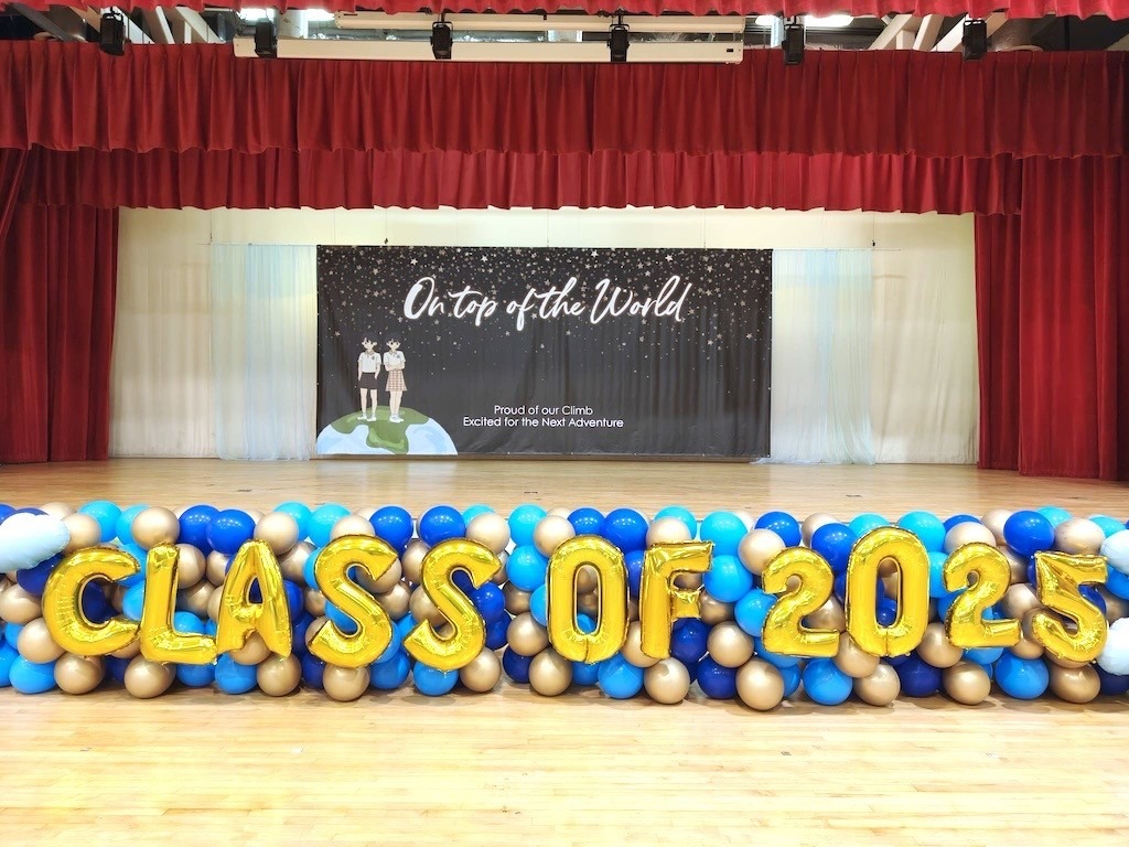 Class of 2025 graduation stage balloon garland decoration Singapore