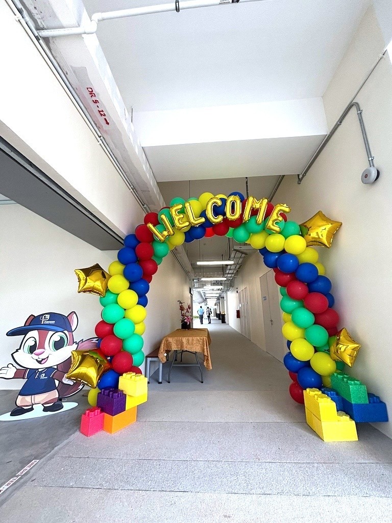 Balloon Decoration Singapore: Complete Setup Checklist for Perfect Events 11 Colorful welcome balloon arch at corporate event entrance in Singapore