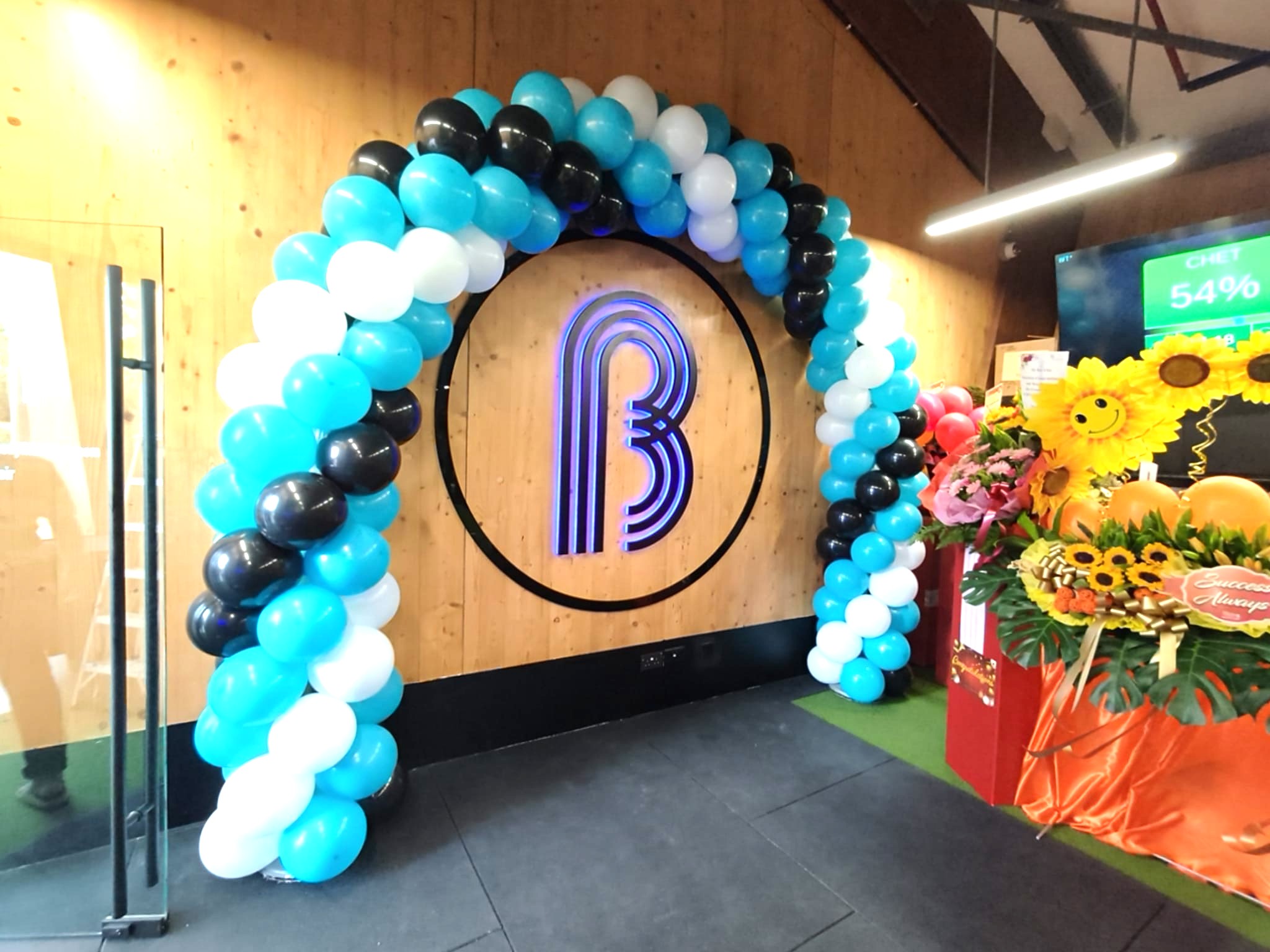 Hidden Costs of DIY Balloon Decorations: When Singapore Event Planners Should Hire Professionals