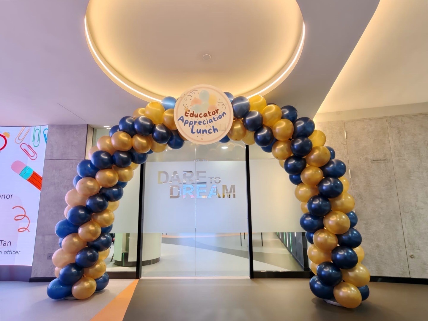 Balloon Decoration Singapore: Complete Setup Checklist for Perfect Events 3 Navy and gold balloon arch at educator appreciation lunch corporate event in Singapore
