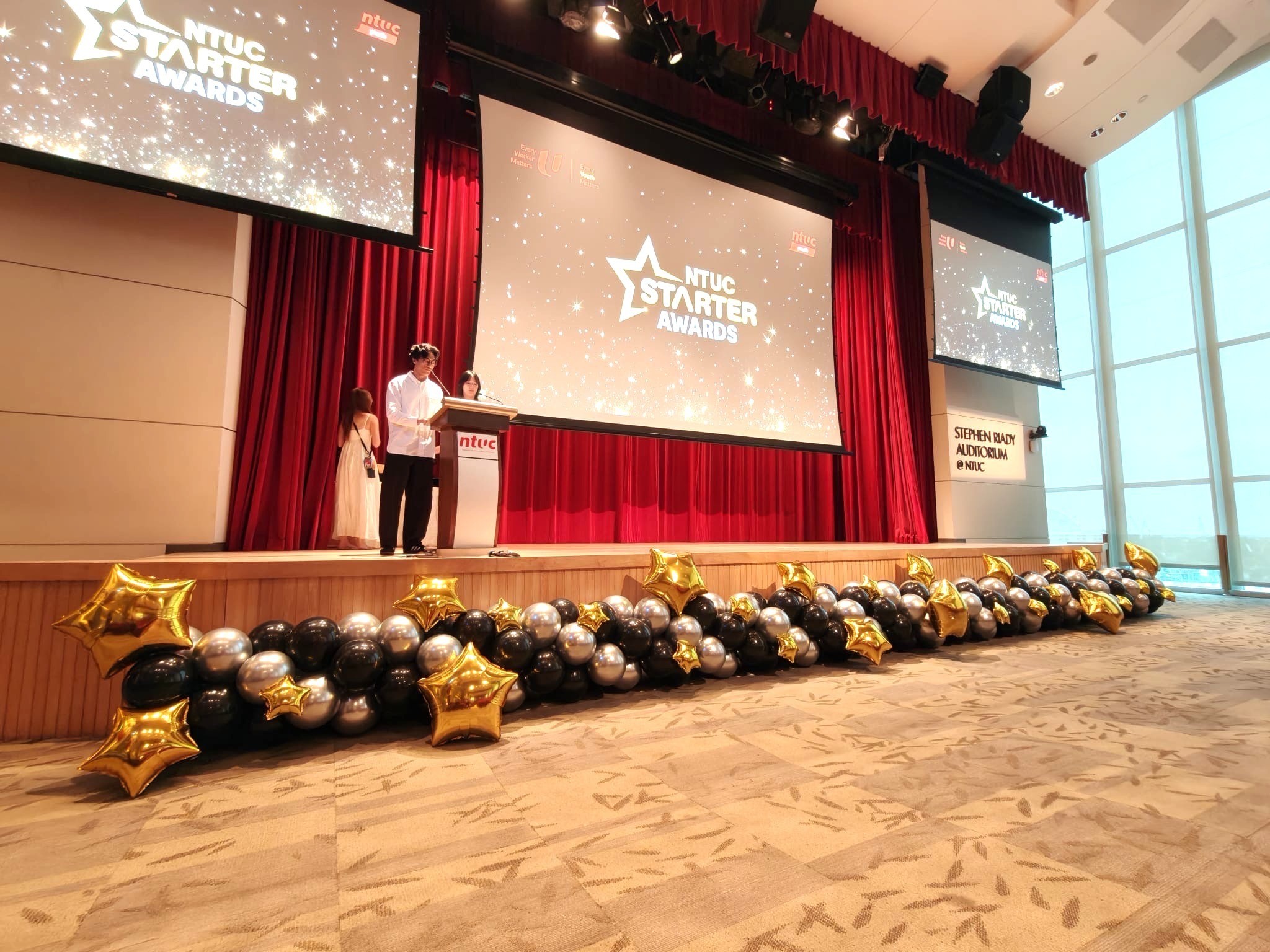 Balloon Decoration Singapore: Complete Setup Checklist for Perfect Events 9 Organic balloon garland stage decoration for corporate awards ceremony in Singapore