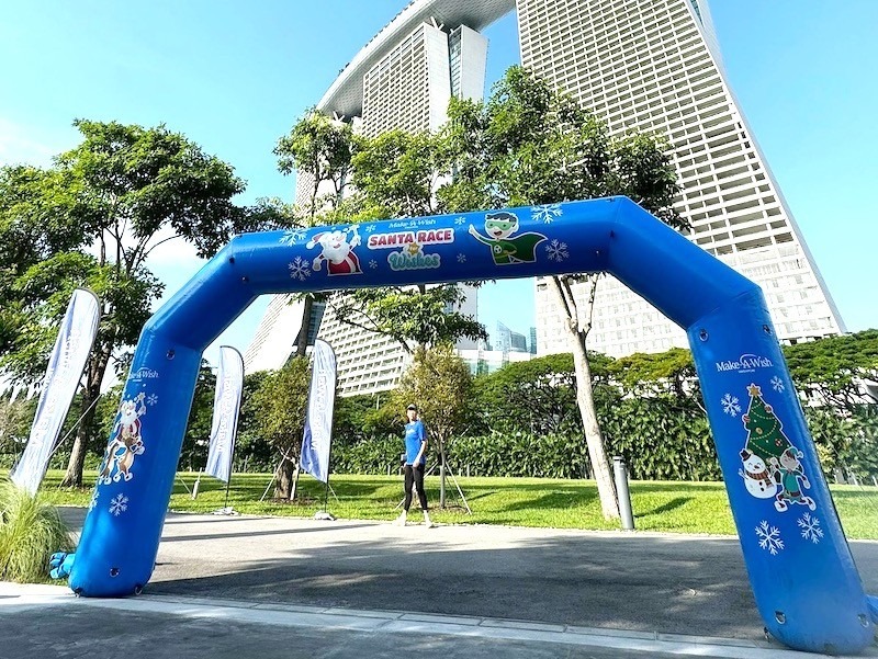 Where to Rent Custom Inflatables in Singapore: Top Picks for 2026 4 Custom inflatable arch for Santa Race outdoor event in Singapore