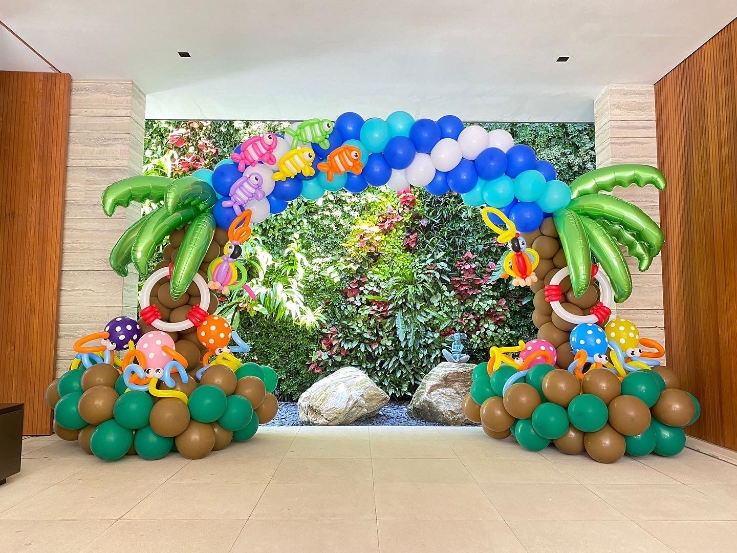 Tropical balloon arch with fish and palm tree details