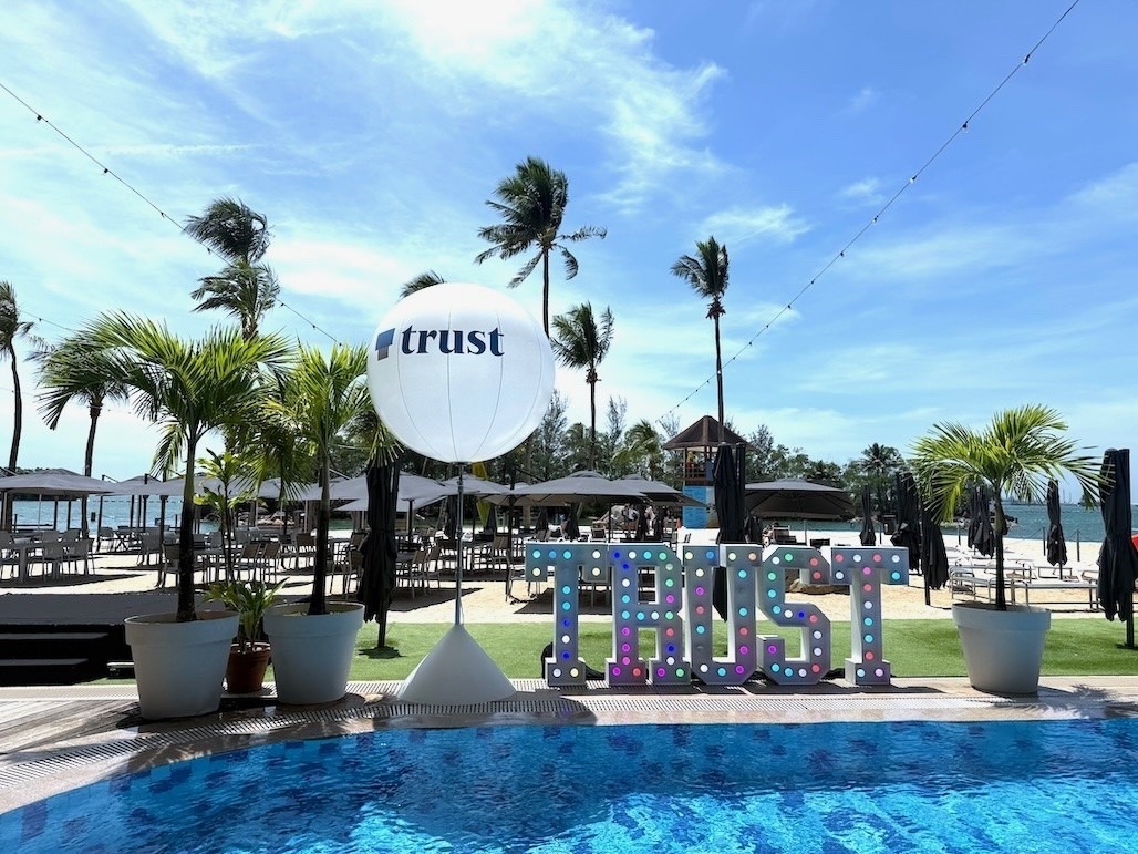 The Most Popular Advertising Balloon Singapore Looks Trending at Events in 2026 6 Branded advertising balloon at poolside corporate event in Singapore